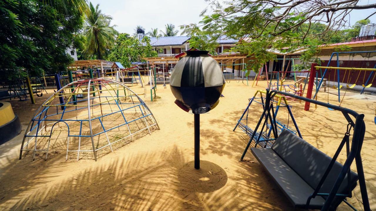 The Family Kingdom Resort Freetown Luaran gambar